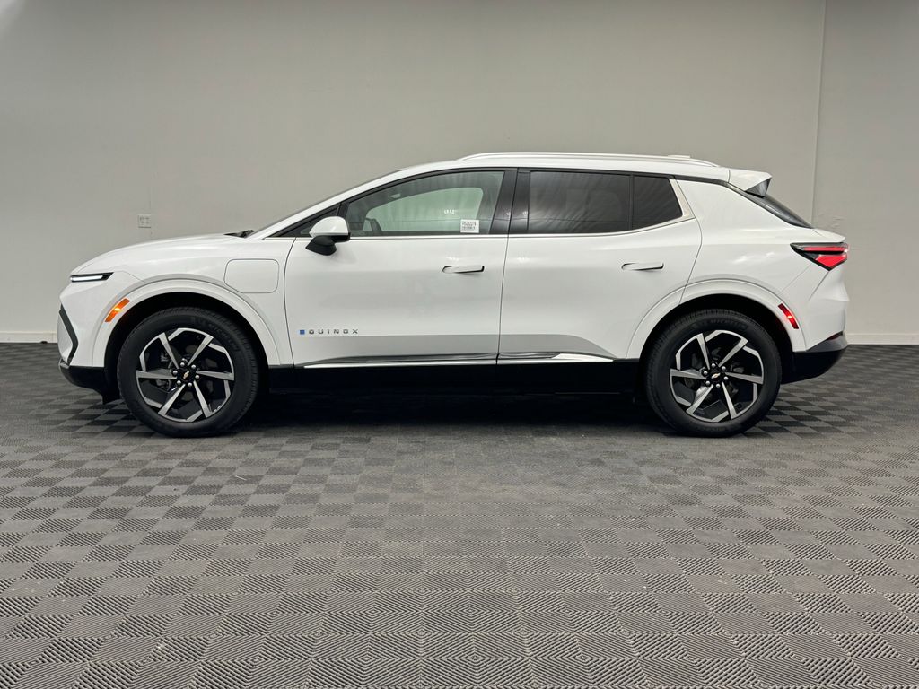 2024 Chevrolet Equinox EV 1LT photo 2