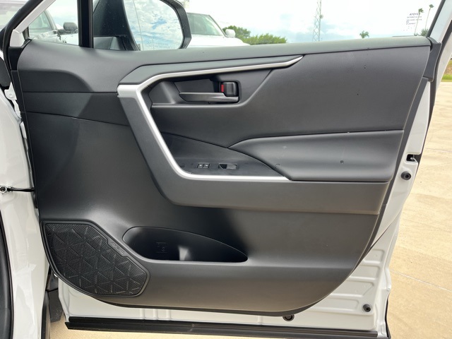 2025 Toyota RAV4 LE photo 23
