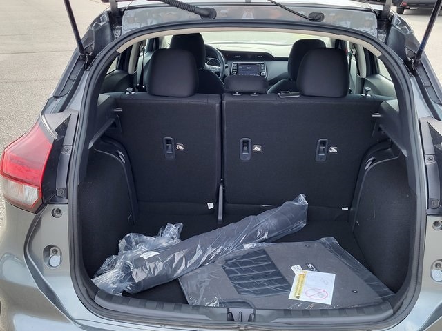 2025 Nissan Kicks Play S photo 3