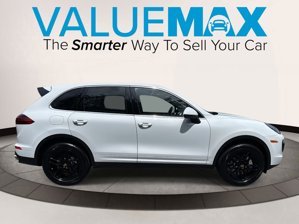 2016 Porsche Cayenne Base photo 2