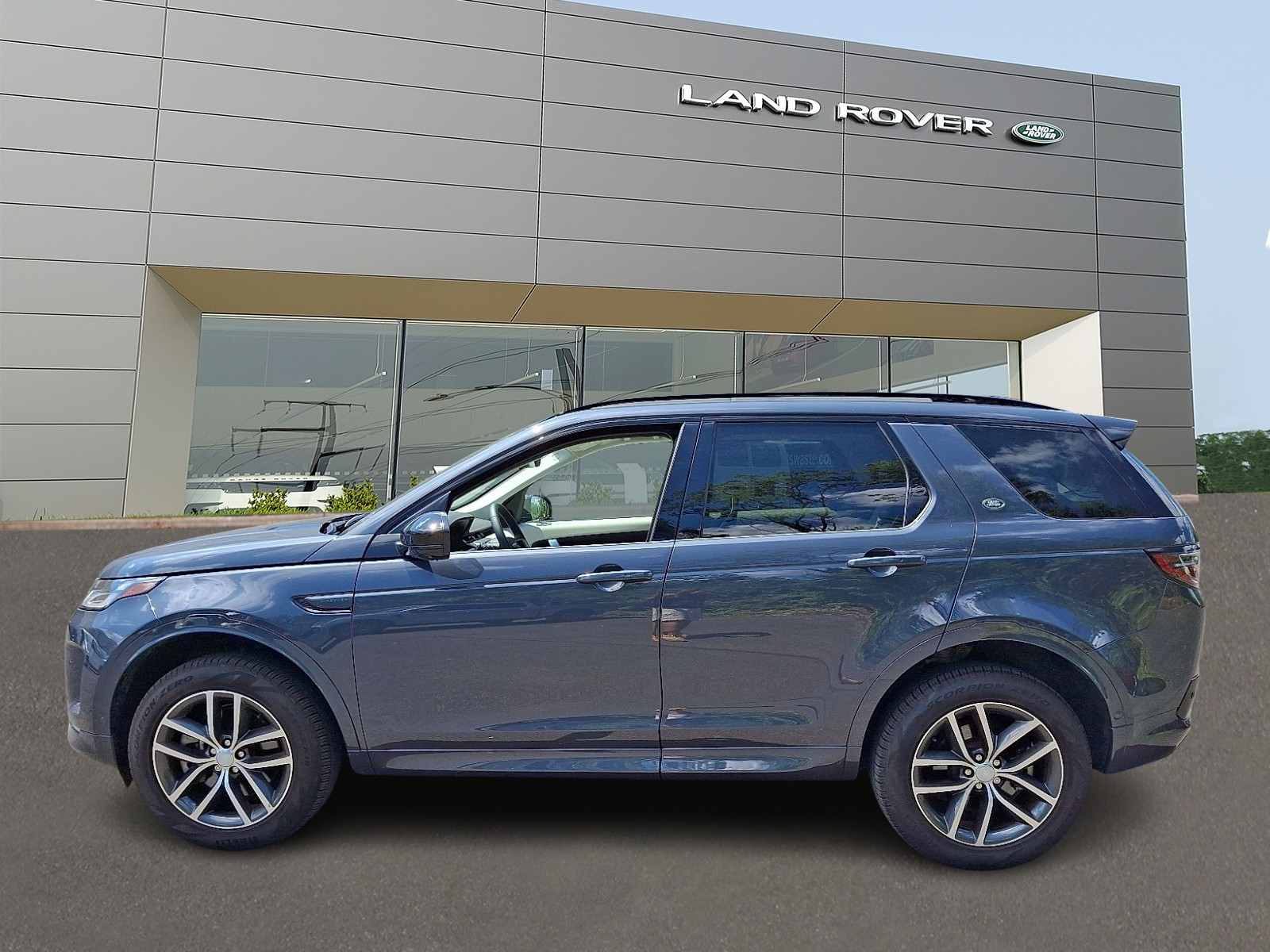 2025 Land Rover Discovery Sport S photo 2