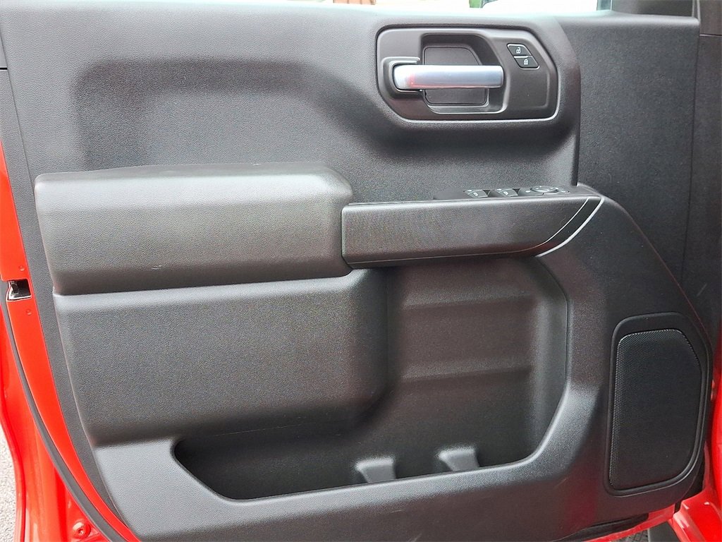 2021 Chevrolet Silverado 1500 Custom photo 13