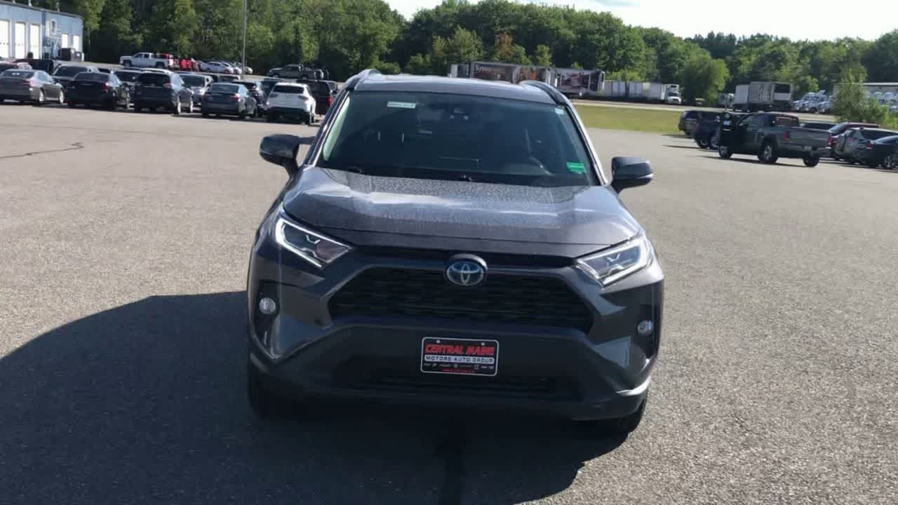 2020 Toyota RAV4 Hybrid XLE photo 4