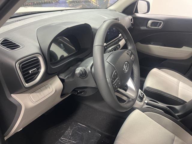 2026 Hyundai Venue SEL photo 6