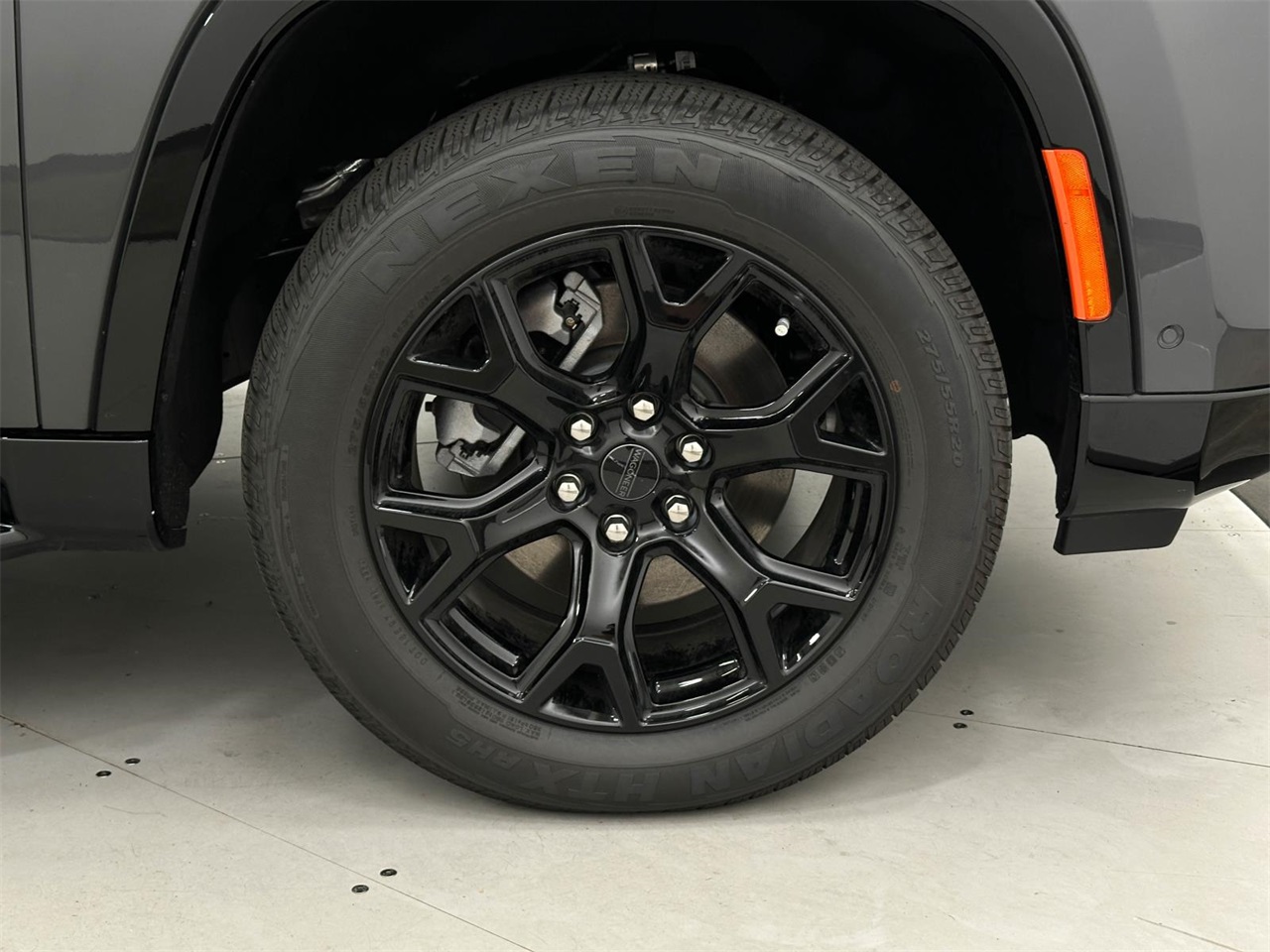 2025 Jeep Wagoneer Series II Carbide photo 33