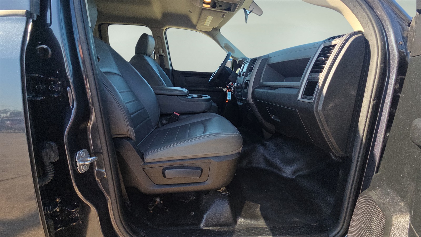 2018 Ram 1500 Tradesman photo 9
