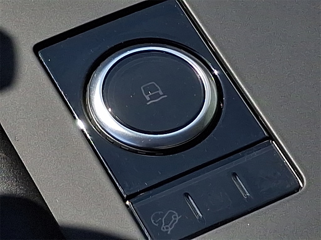 2025 Land Rover Discovery S photo 18