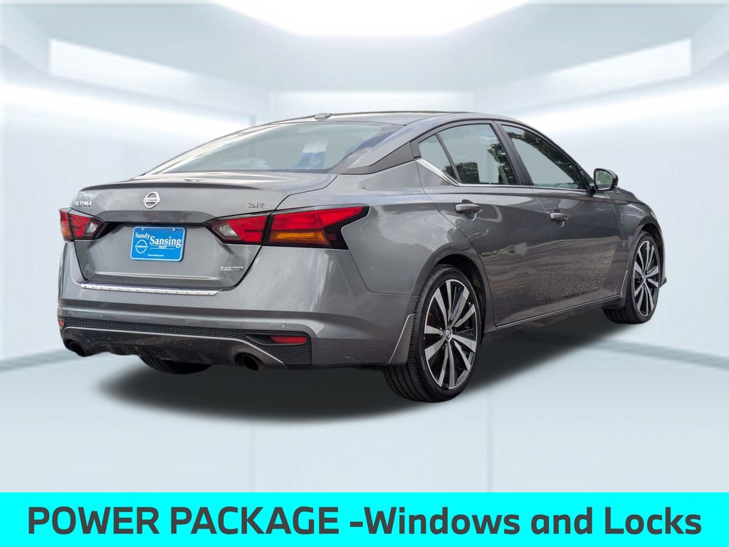 2022 Nissan Altima SR photo 4