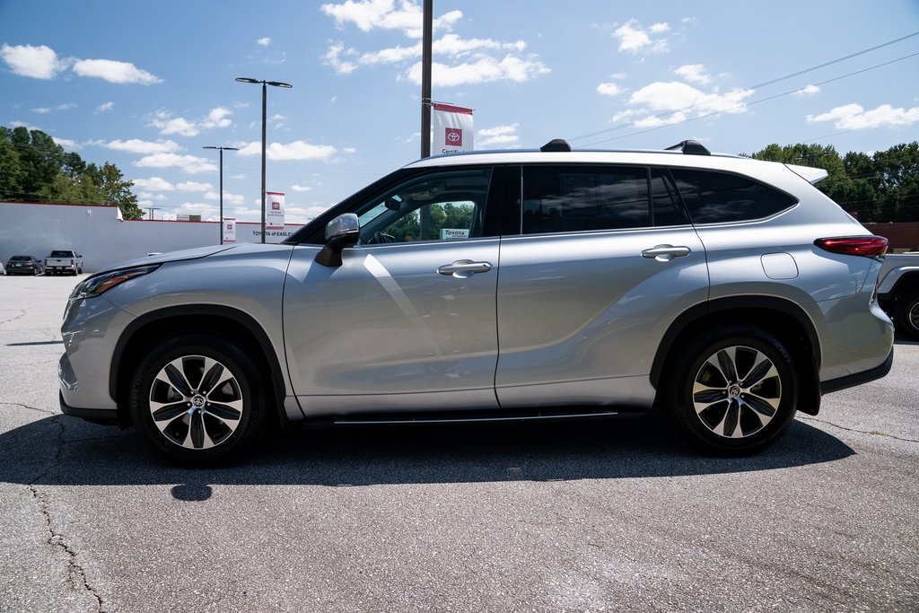 2021 Toyota Highlander XLE photo 4