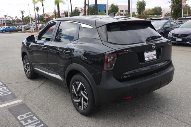 2025 Nissan Kicks SV photo 2
