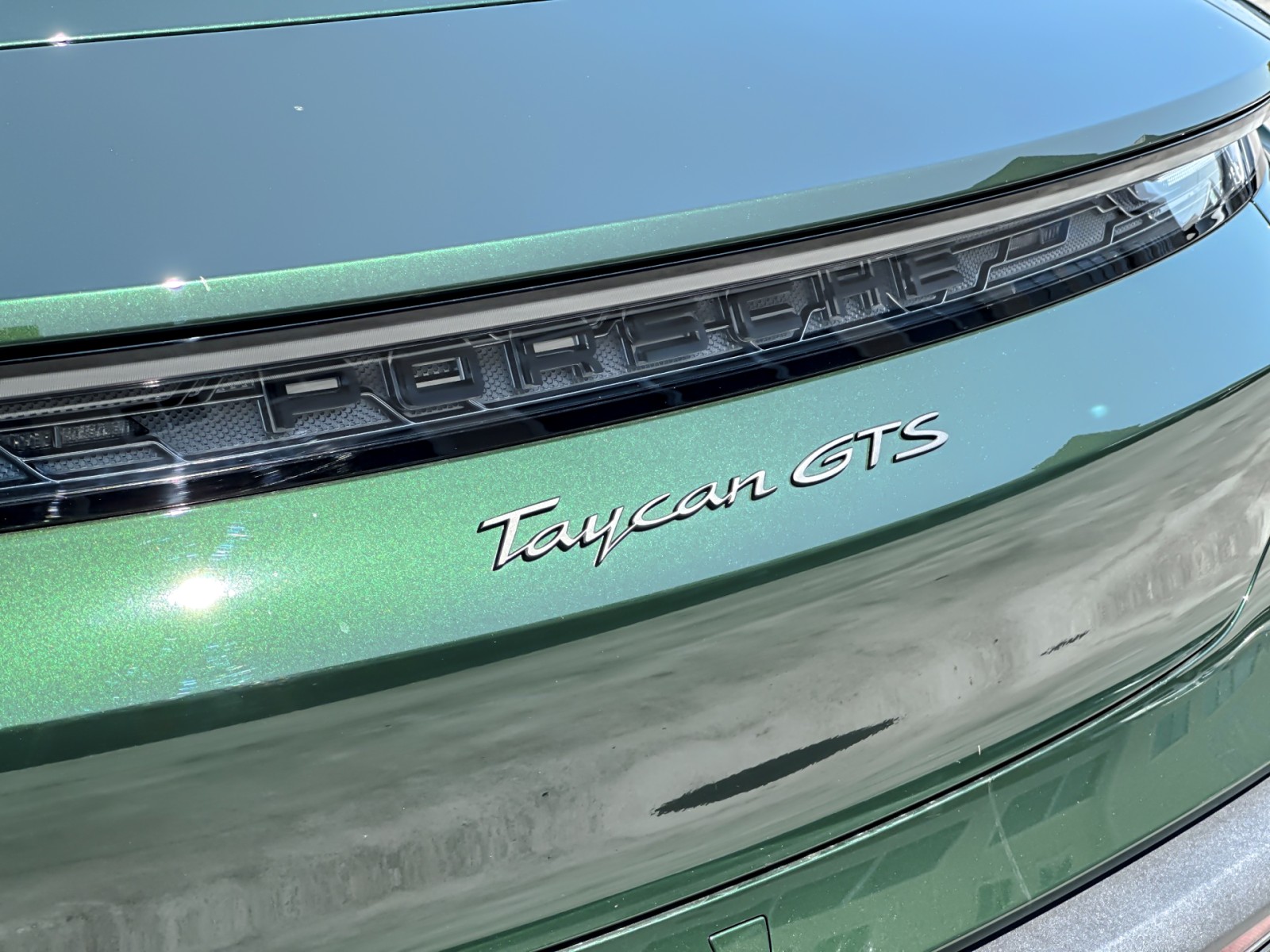 2025 Porsche Taycan GTS photo 26
