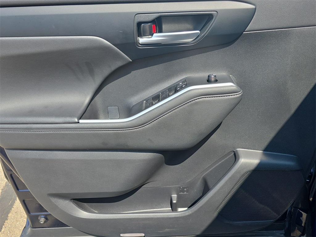 2024 Toyota Highlander Hybrid XLE photo 17