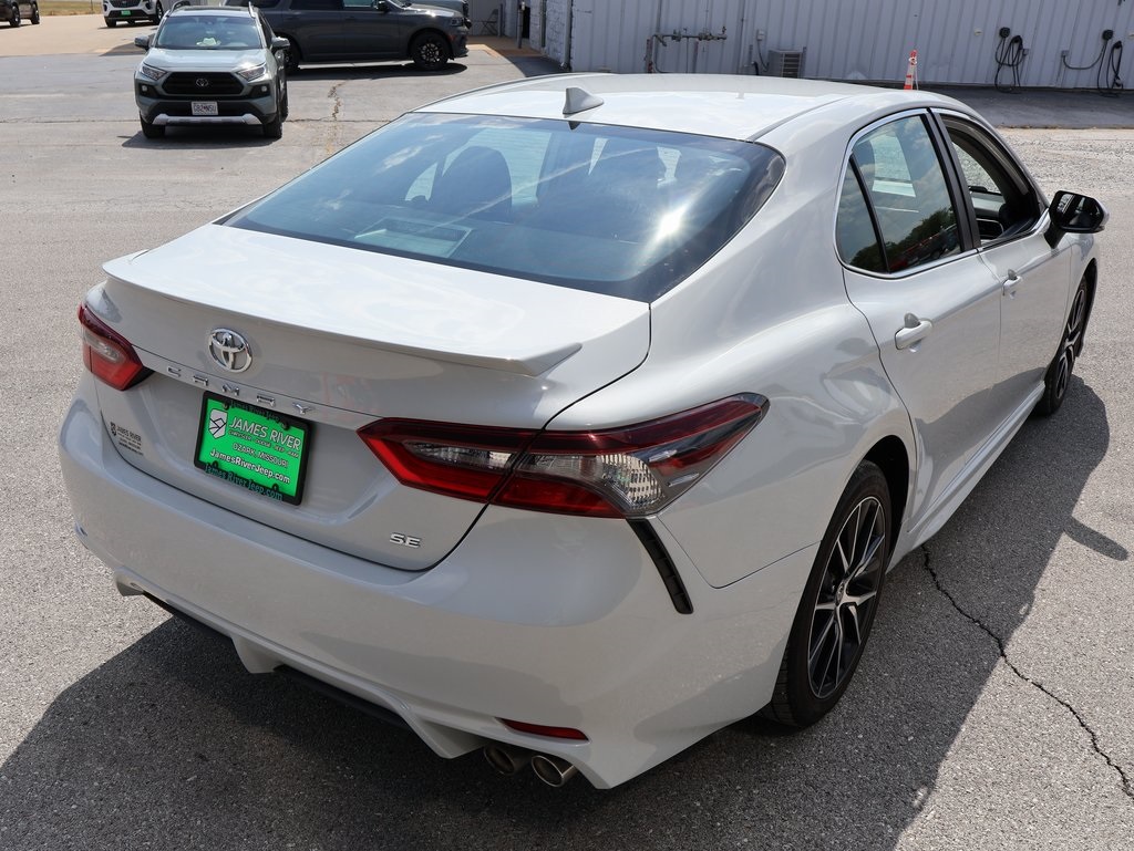 2022 Toyota Camry SE photo 5