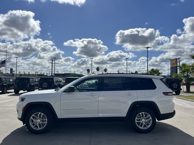 2025 Jeep Grand Cherokee Laredo X photo 3