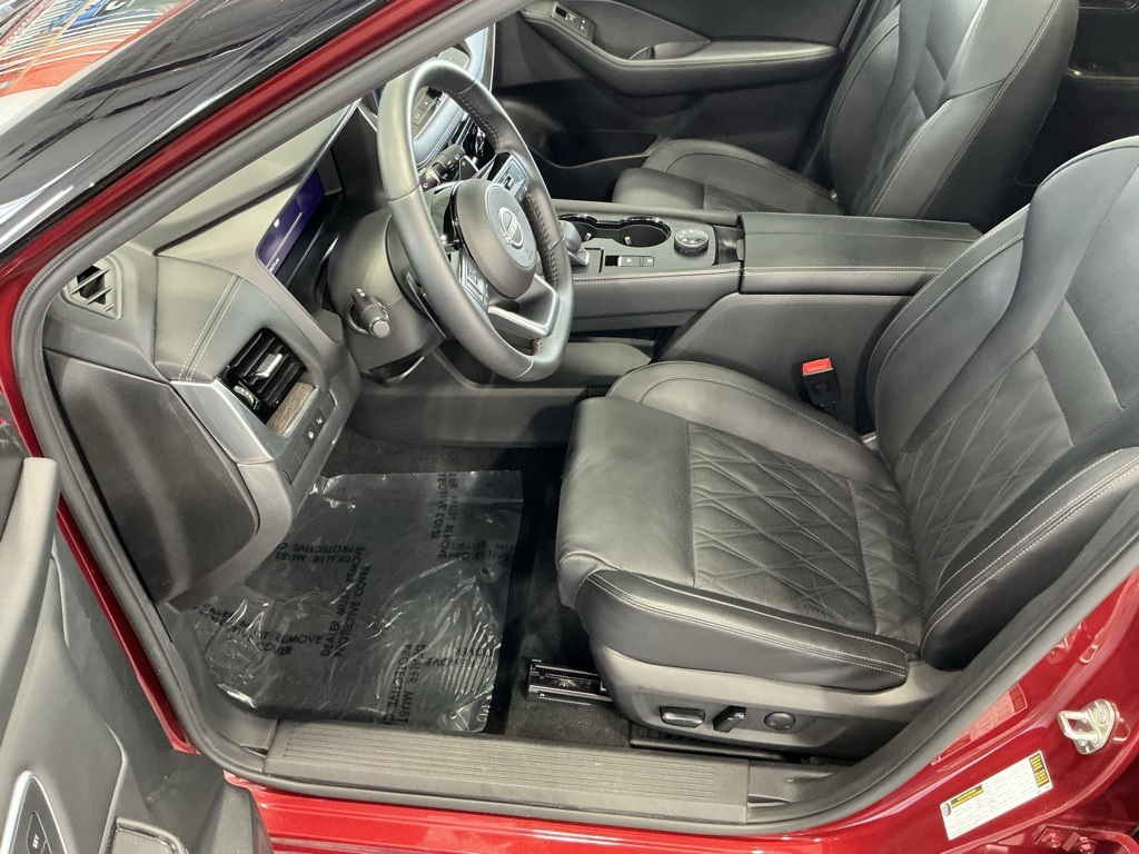 2024 Nissan Rogue Platinum photo 3