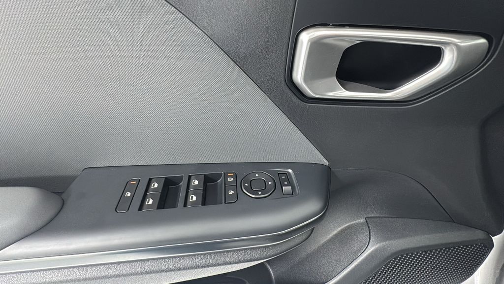 2025 Kia K4 LXS photo 17