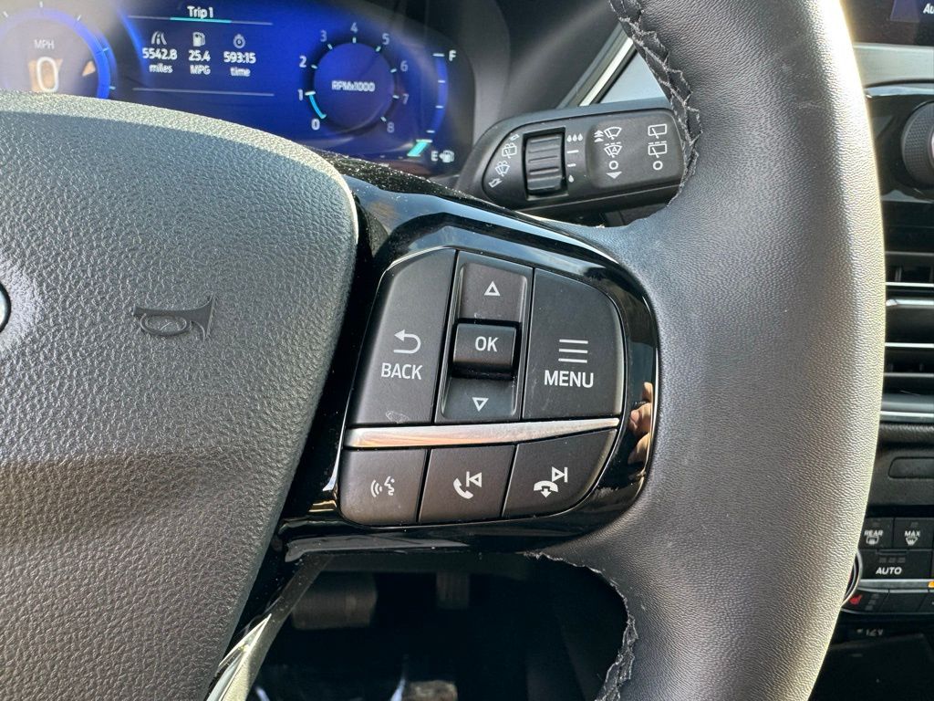 2022 Ford Escape Titanium photo 4