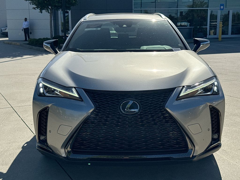 2022 Lexus UX 200 F SPORT photo 3