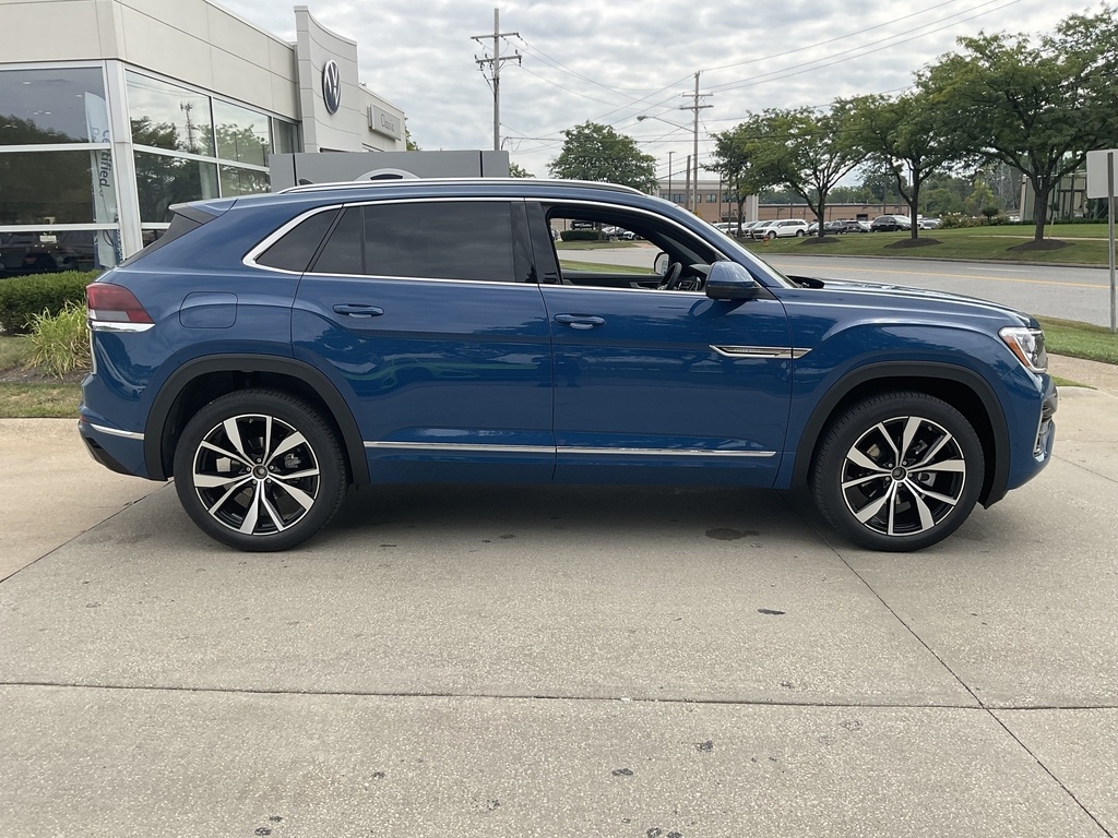 2026 Volkswagen Atlas Cross Sport SEL Premium R-Line photo 4