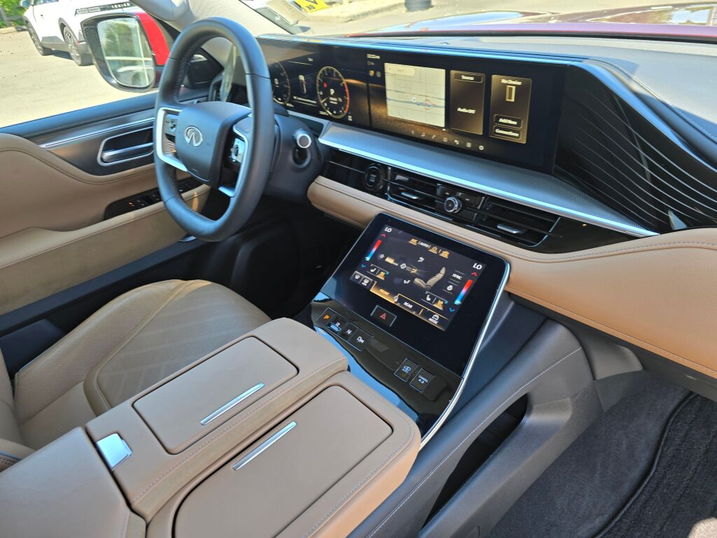 2025 Infiniti QX80 Luxe photo 11