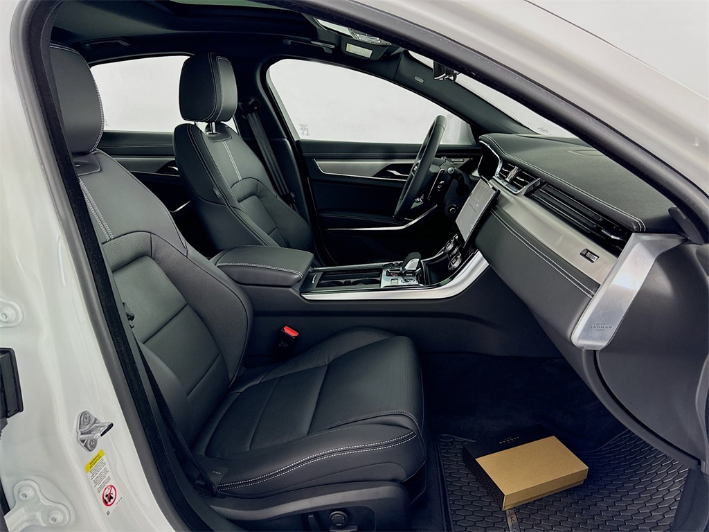 New 2024 White Jaguar R-Dynamic SE image 30