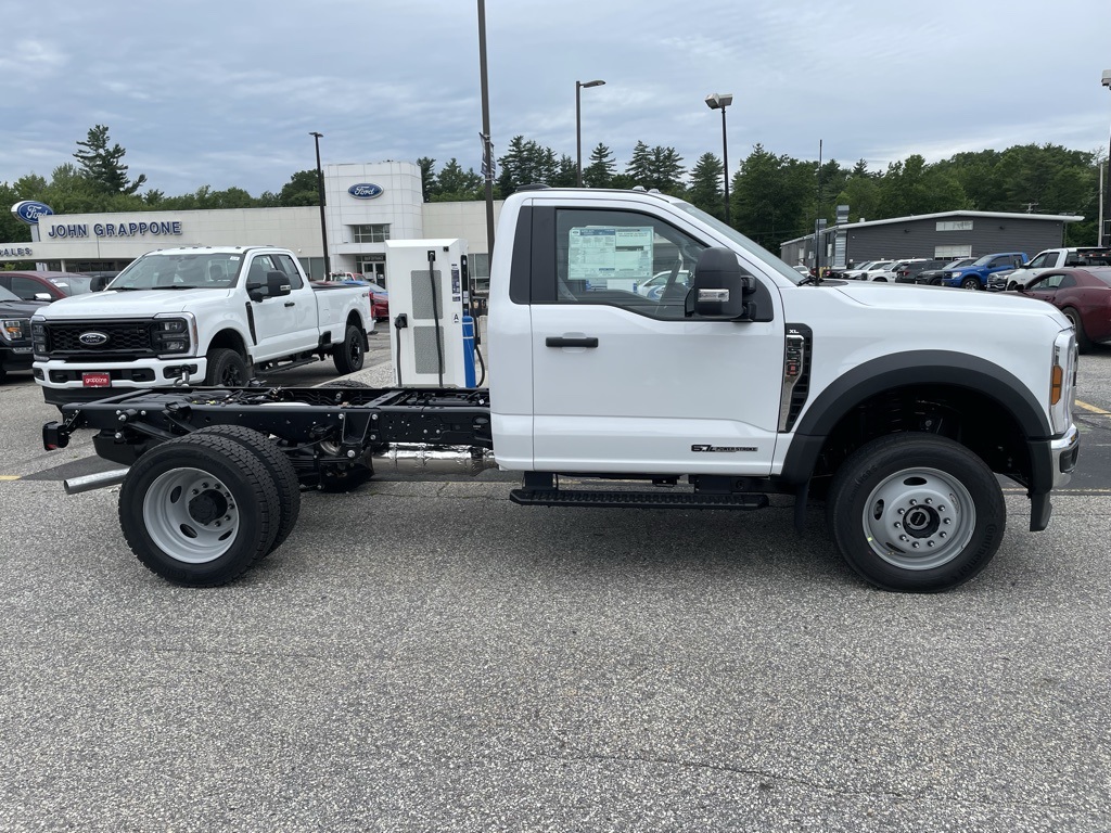 2025 Ford F-550 XL photo 2