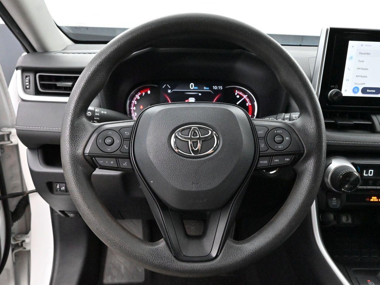 2023 Toyota RAV4 XLE photo 14