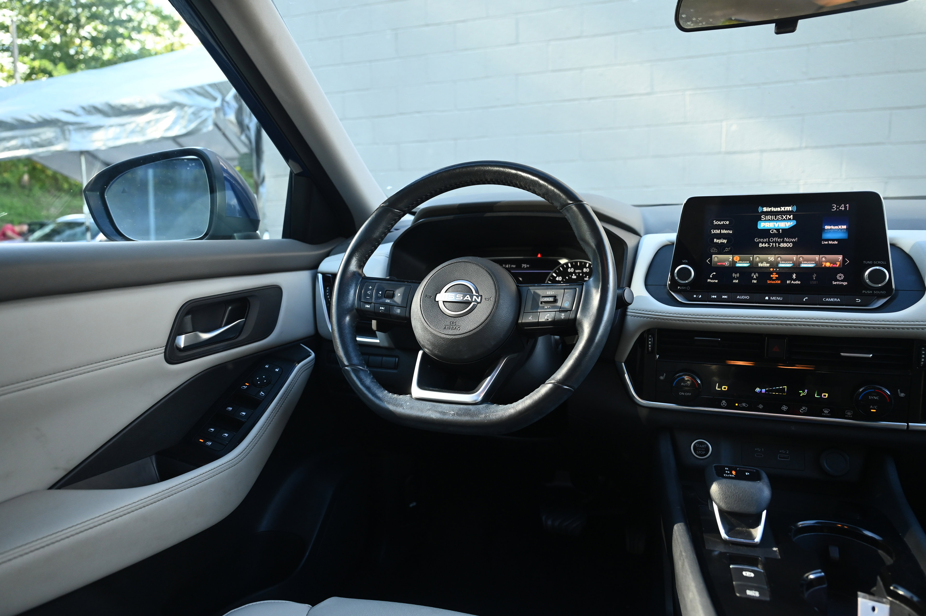 2022 Nissan Rogue SV photo 28