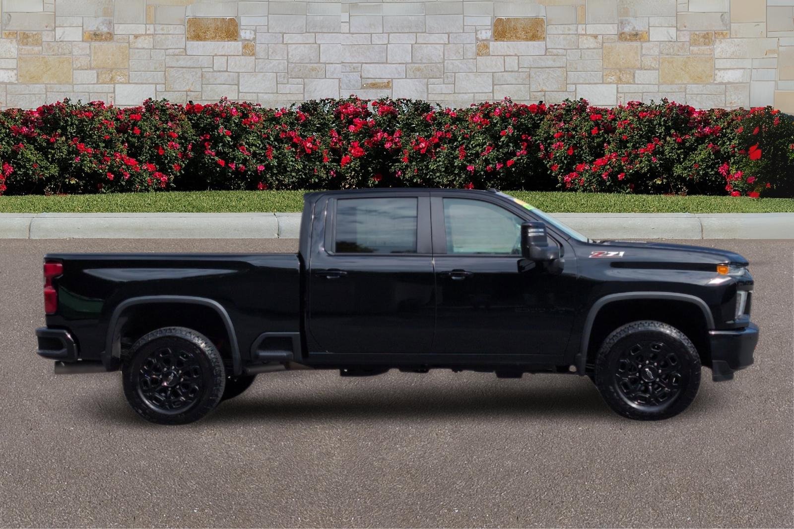 2023 Chevrolet Silverado LT photo 2