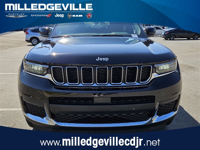 2025 Jeep Grand Cherokee Laredo photo 2