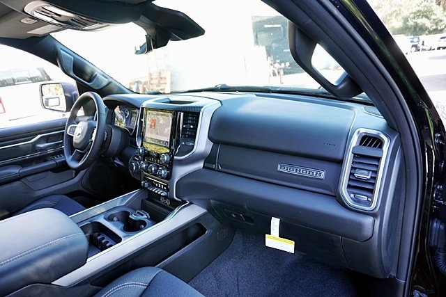 New 2026 Diamond Black Crystal Pearl-Coat Exterior Paint RAM Big Horn/Lone Star image 13