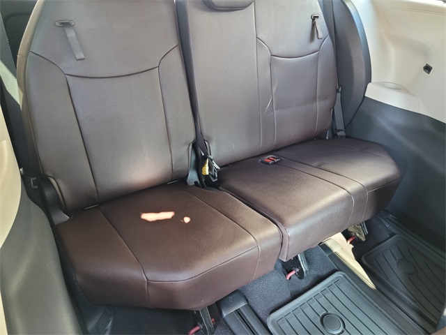 2023 Toyota Sienna Platinum photo 15