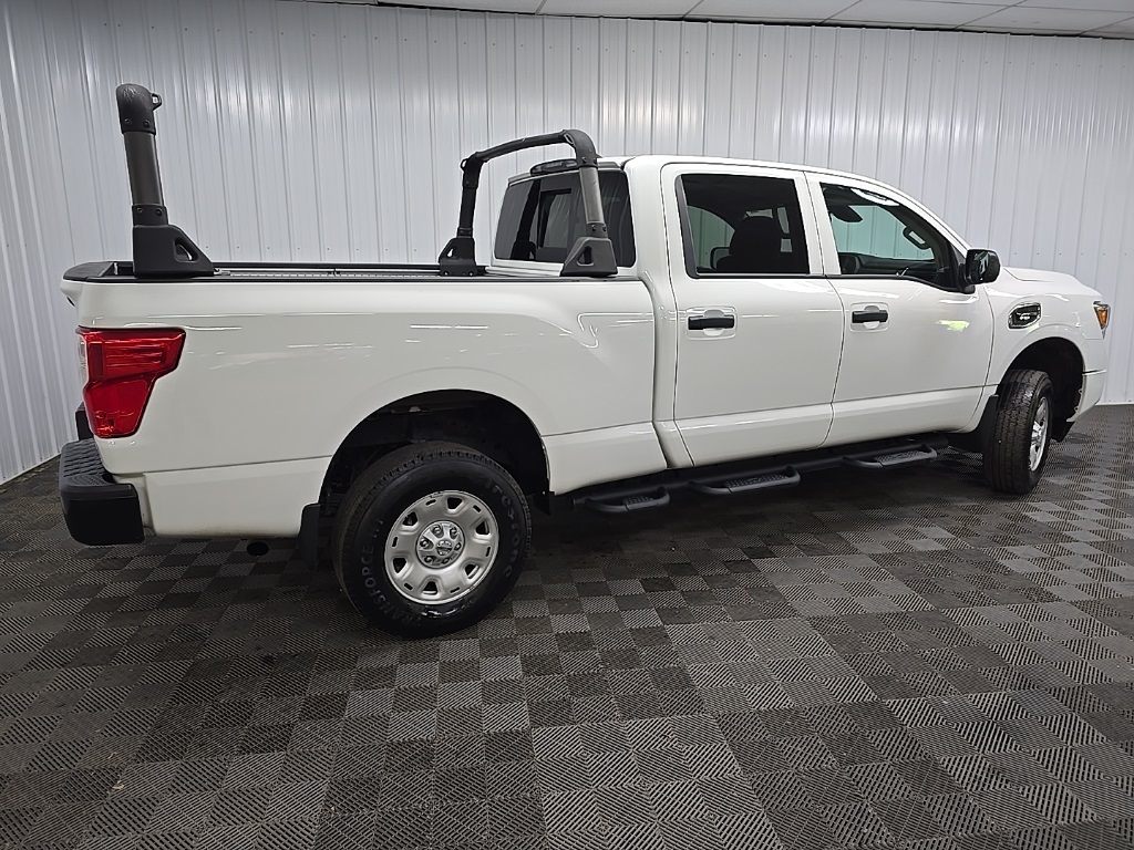 2022 Nissan Titan S photo 3
