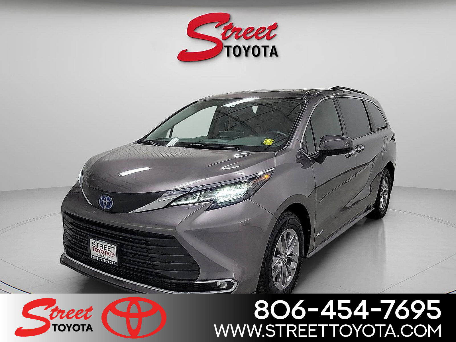 2021 Toyota Sienna XLE's photo