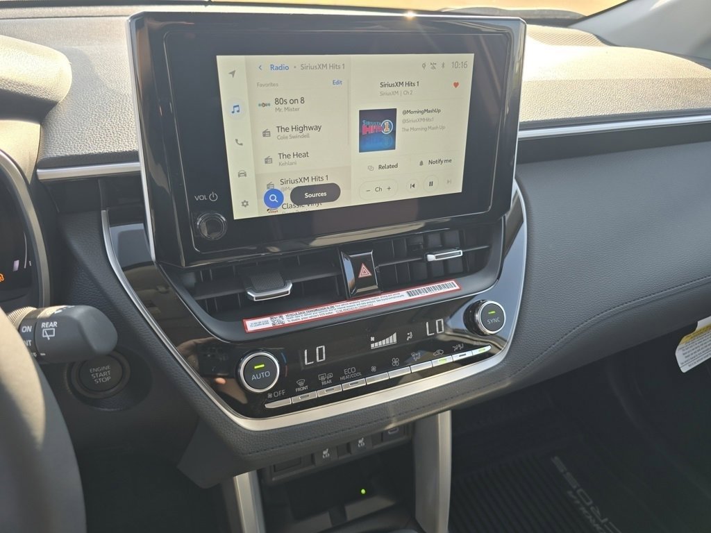 2025 Toyota Corolla Cross XLE photo 31