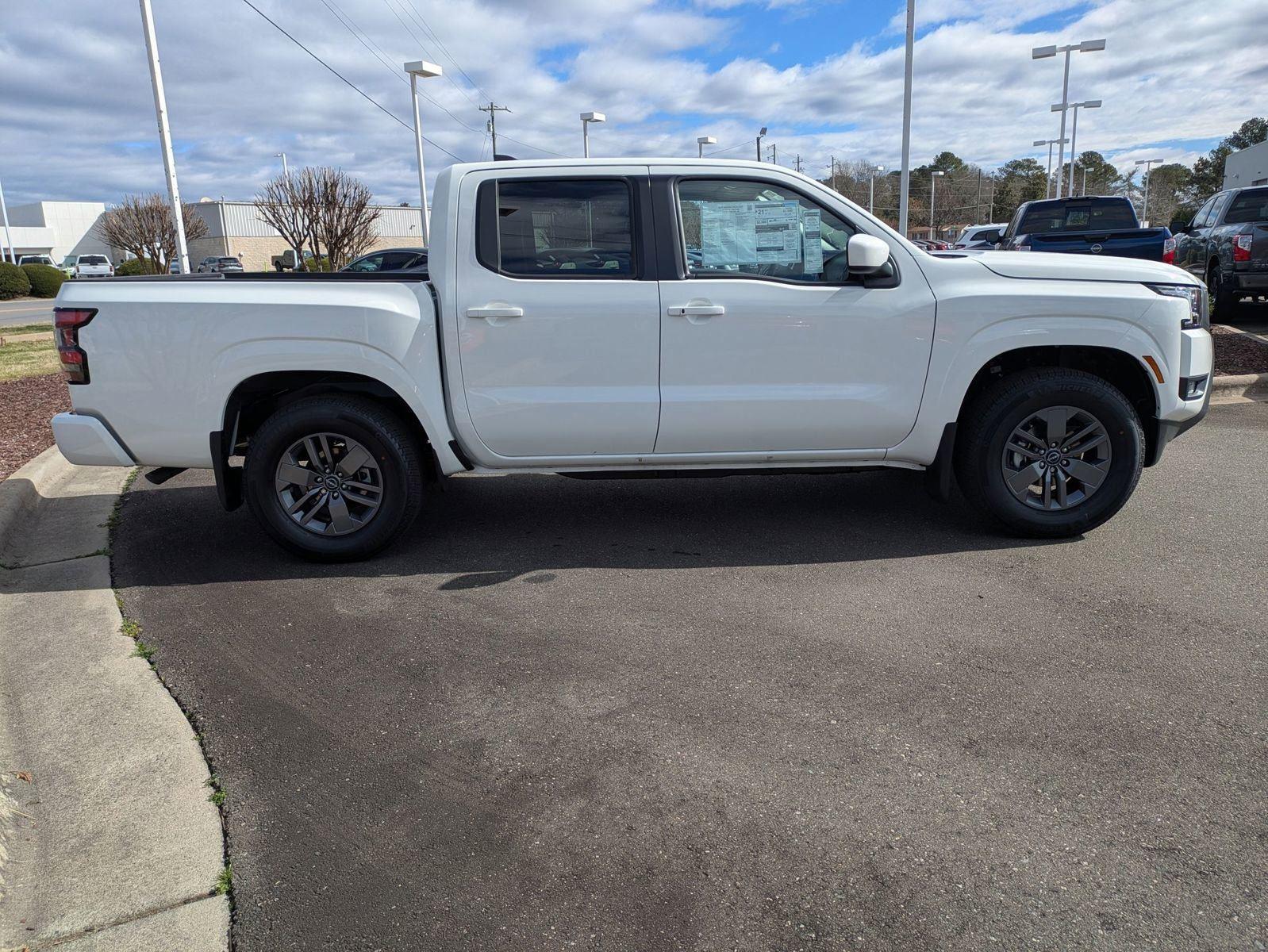 2025 Nissan Frontier SV photo 4