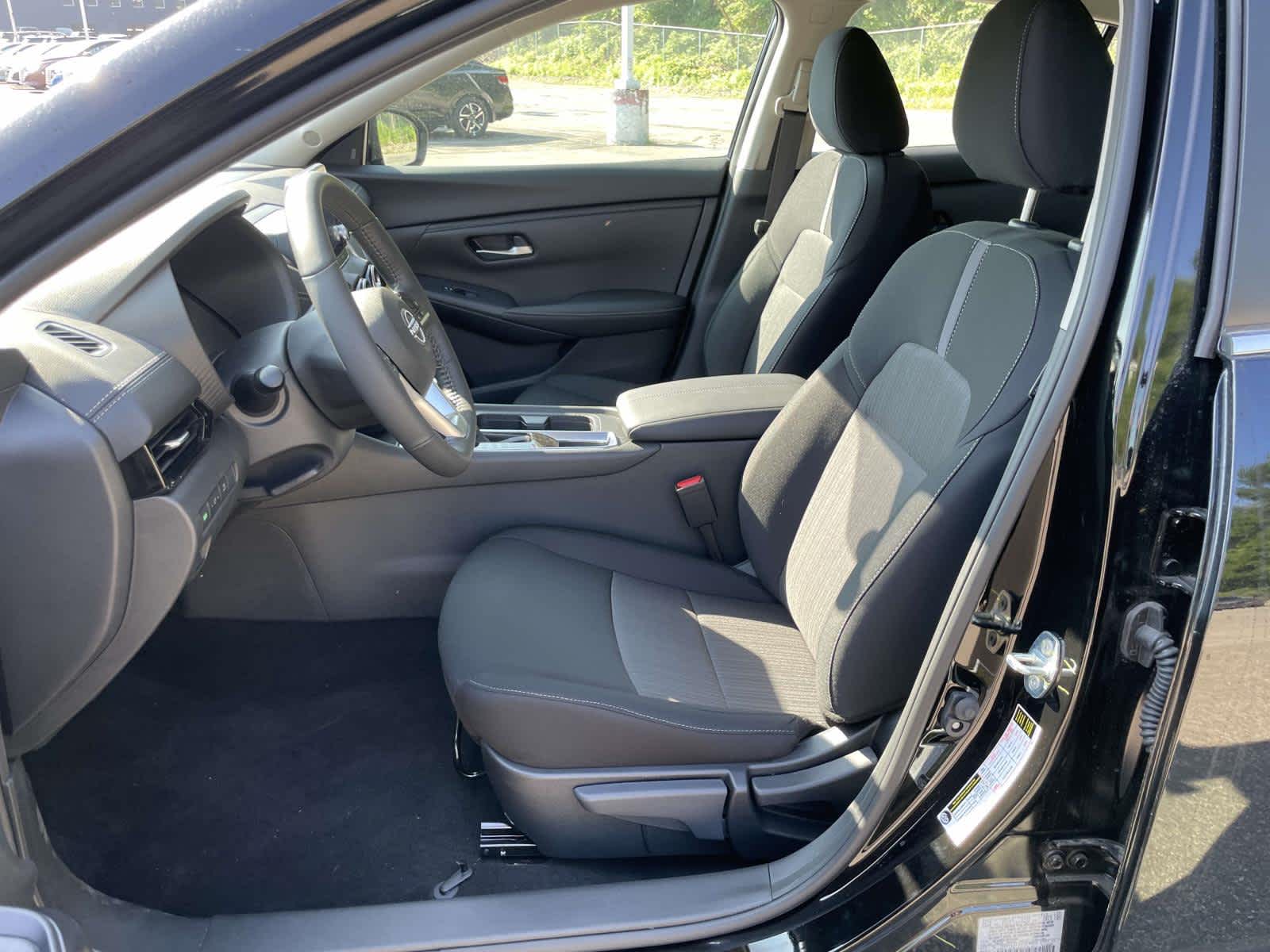 2025 Nissan Sentra SV photo 10