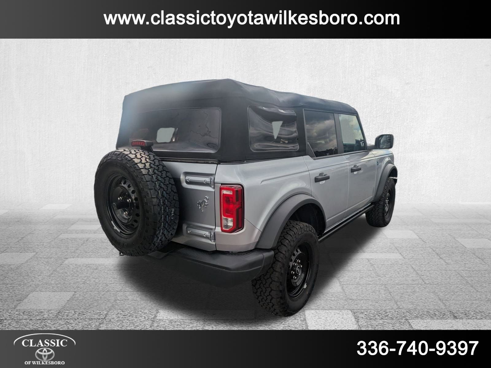 2023 Ford Bronco Black Diamond photo 4