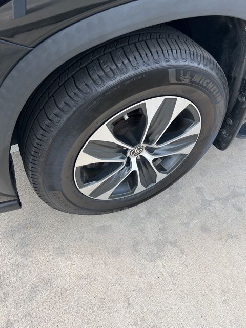 2023 Toyota Highlander XLE photo 4