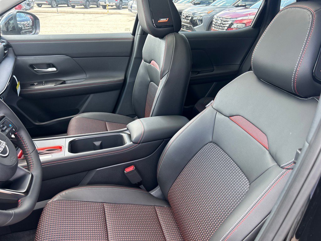 2025 Nissan Kicks SR photo 4