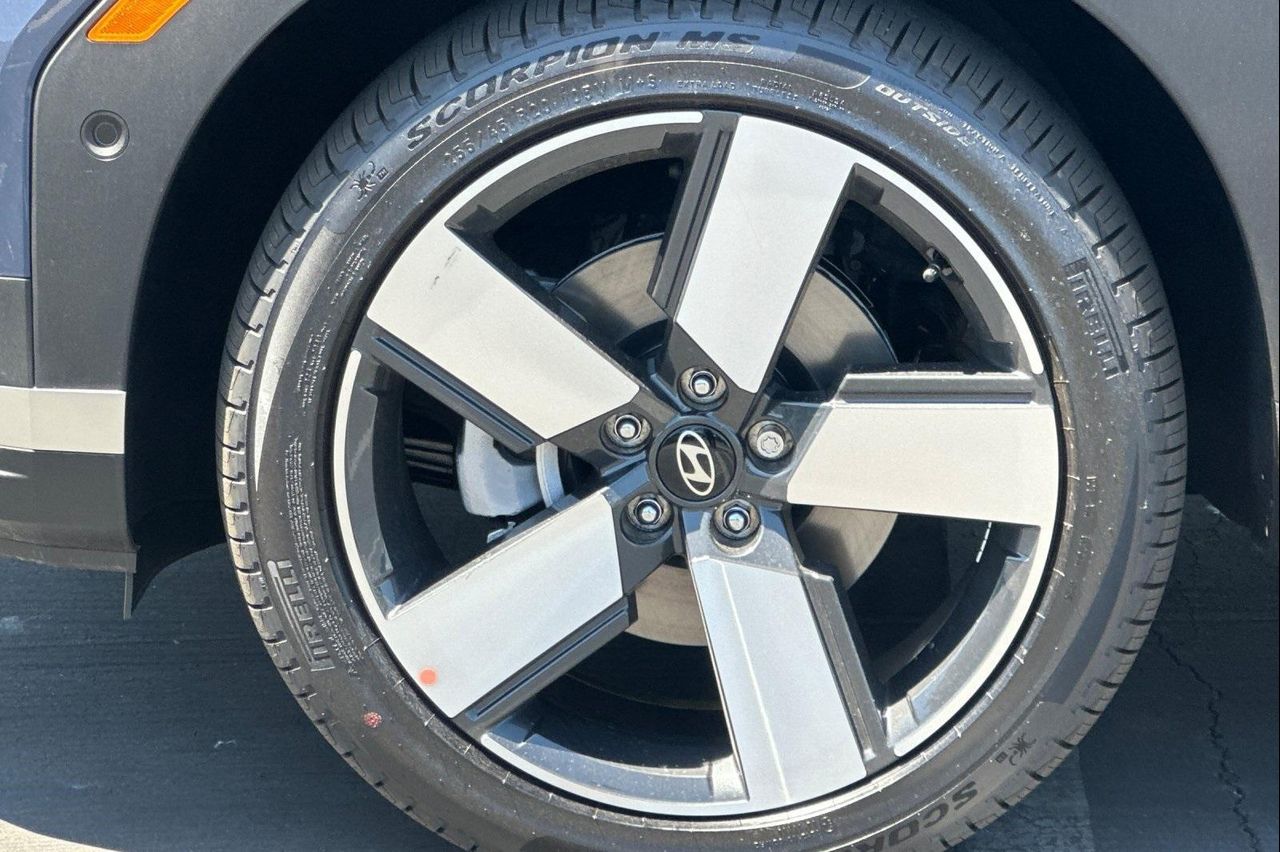 2025 Hyundai Santa Fe Limited photo 32