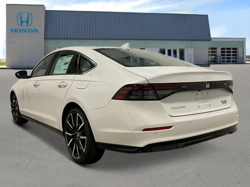 2025 Honda Accord Hybrid Touring photo 2