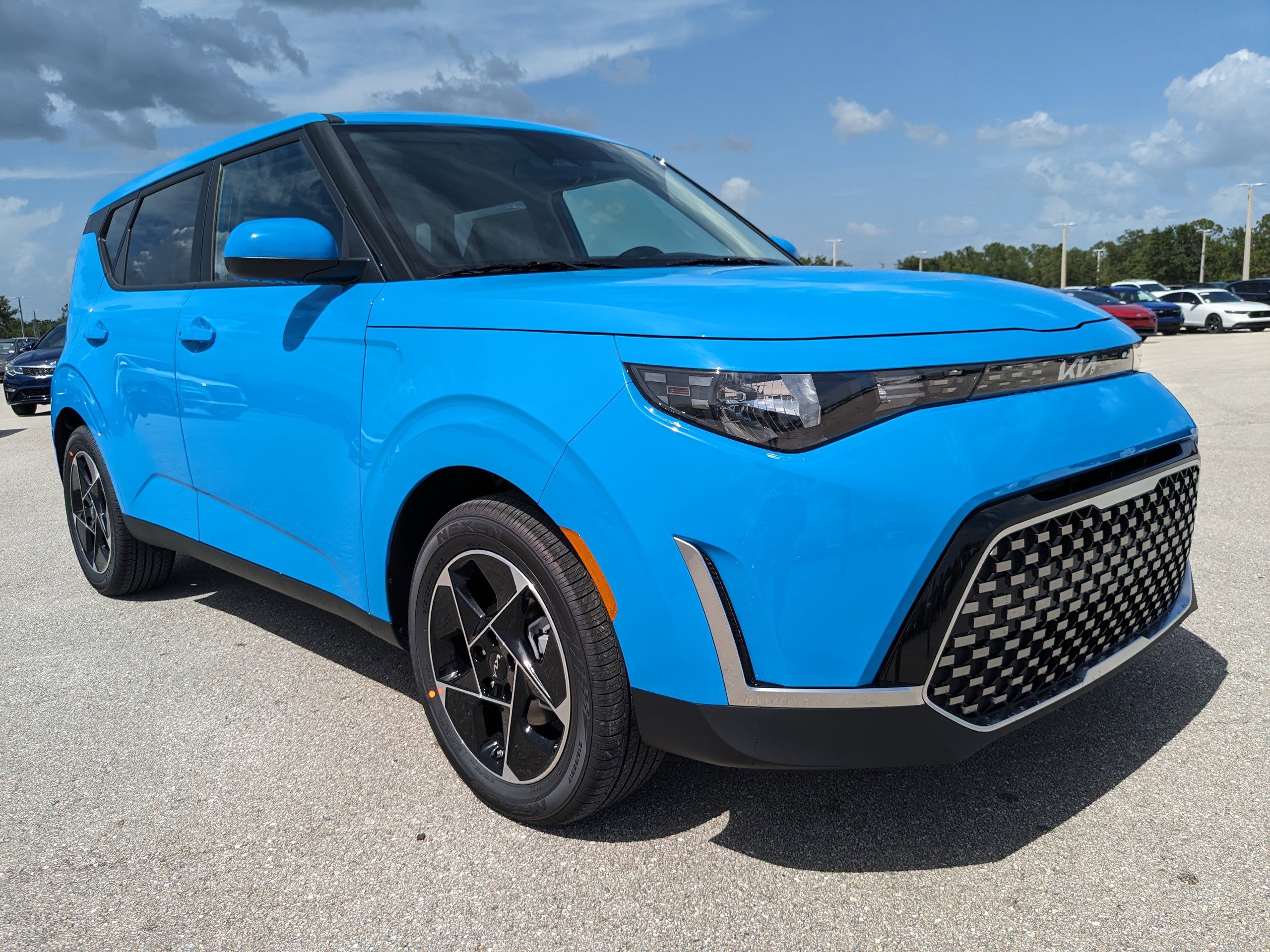 2025 Kia Soul EX photo 2