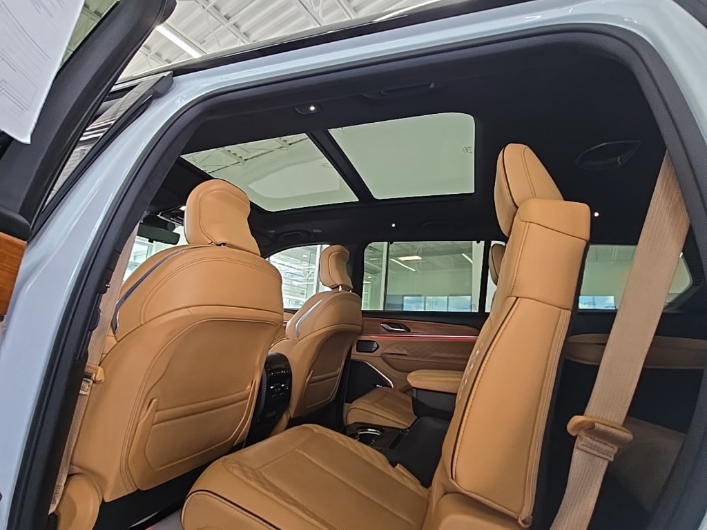 2021 Jeep Grand Cherokee L Summit photo 21