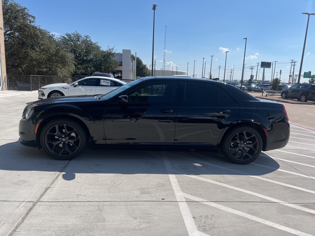 2023 Chrysler 300 Touring photo 20