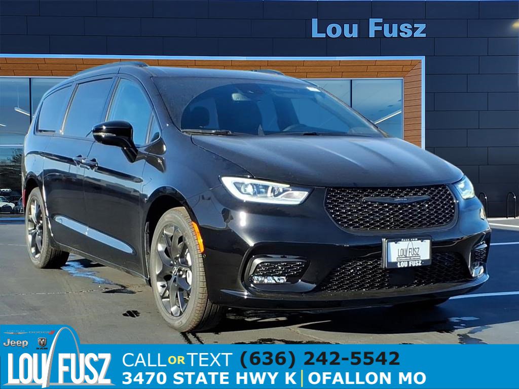 2026 Chrysler Pacifica Select's photo