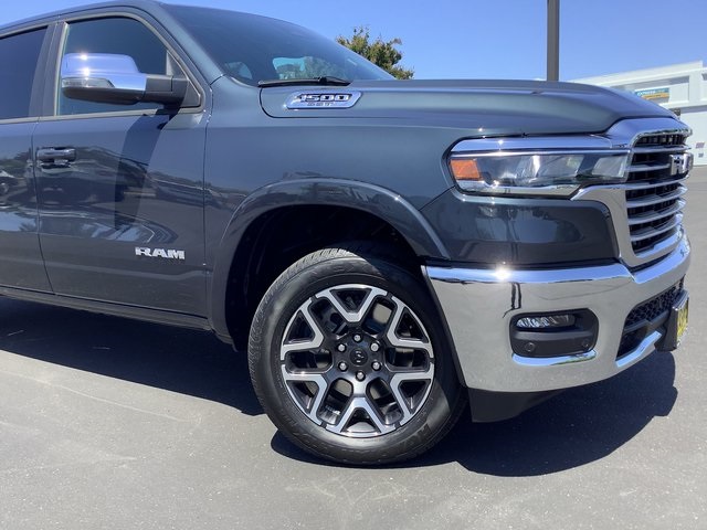 2025 Ram 1500 Laramie photo 3