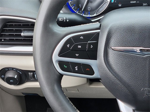 2024 Chrysler Pacifica Touring L photo 19