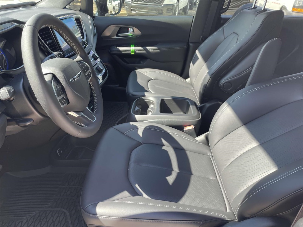 2025 Chrysler Pacifica photo 21