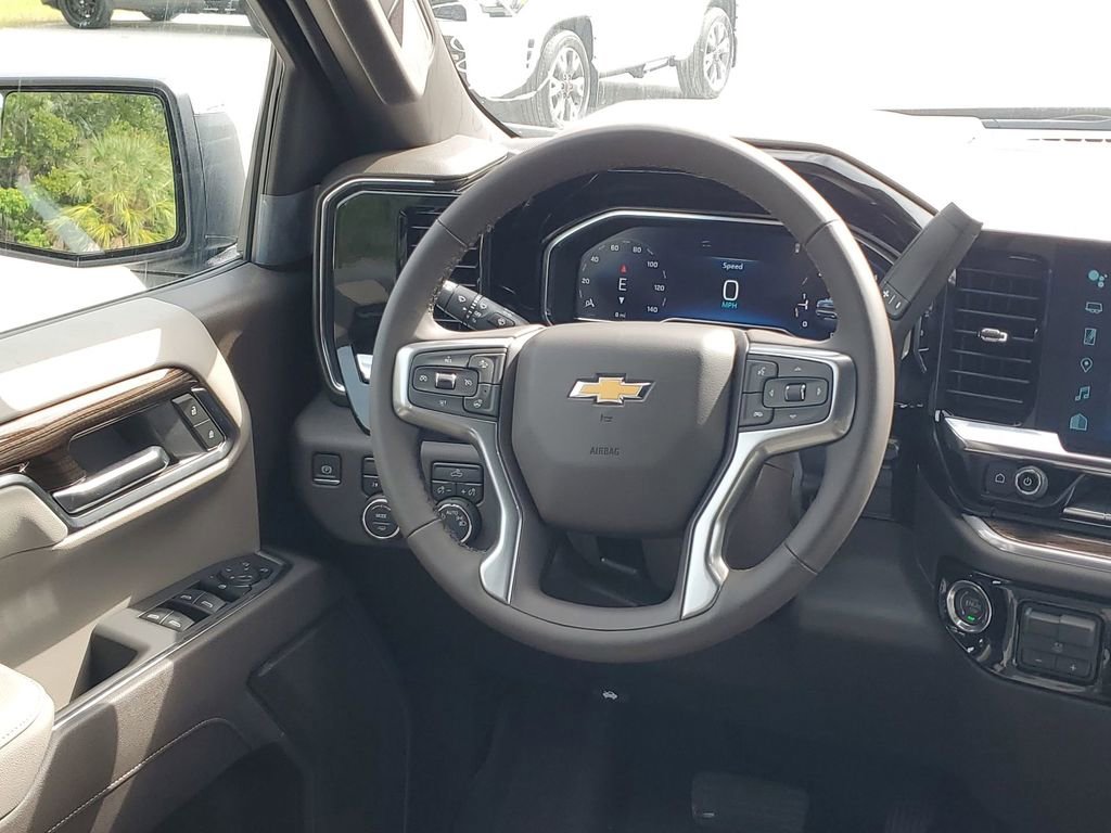 2025 Chevrolet Silverado 1500 LT photo 25